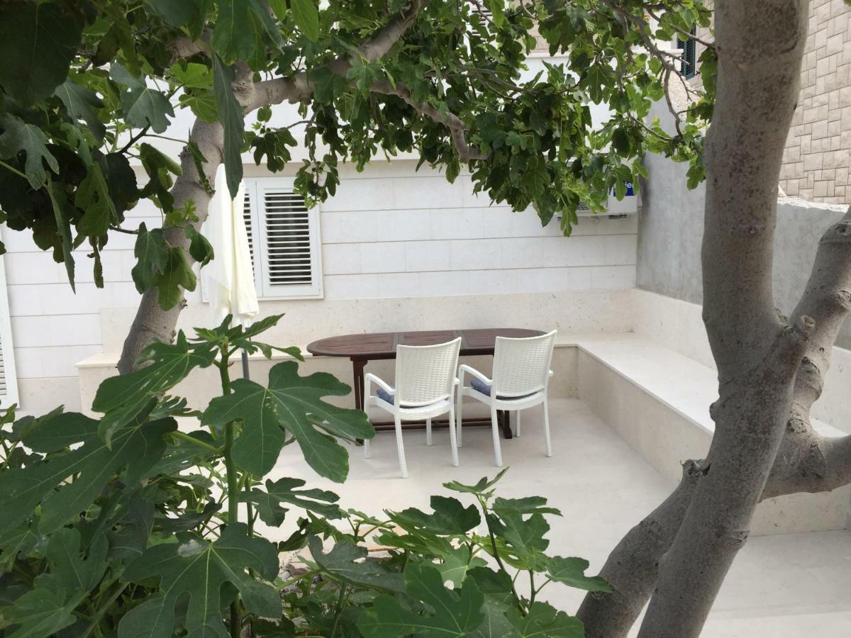 Fig Tree Apartment Povlja  Bagian luar foto